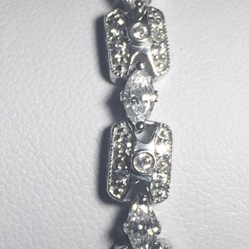 Vintage Look Rhinestone Bracelet - Picture 2 of 7
